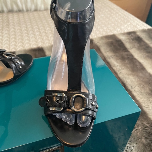 Via Spiga Shoes - Via Spiga Black Leather T-Strap Edgy Ankle Strap Heels Size 7M
